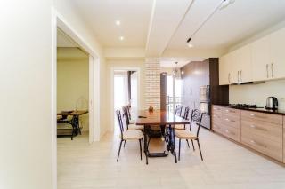 New Central 3-Bedroom Apartments - 9