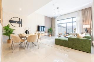 Sea and Mountain Views 3BR Plus Assistant Room with Own Kids Play Area, Spacious Outdoor Lounge and BBQ, Al Dana Island, Fujairah by Deluxe Holiday Homes - 4