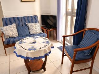 Charming Apartment Steps From the Sea - 8