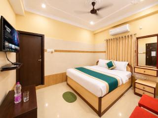 Hotel Serenity Premium Hospitality Suites Puri, Premium Stay Near Sea Beach with Elegant Rooms & Modern Comfort - 6
