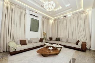 The One Percent Manor - 9