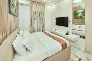 The One Percent Manor - 2