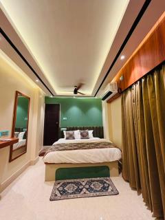 Hotel Suncity And Zaffran - 9