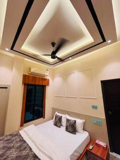 Hotel Suncity And Zaffran - 8