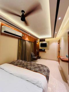 Hotel Suncity And Zaffran - 5