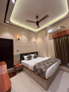 Hotel Suncity And Zaffran - 4