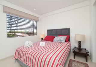 Urban One BR with Outdoor Pool Easy City Access - 2