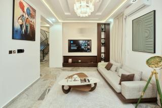 The One Percent Manor - 0