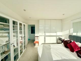 Two bed Apartment with balcony and Free Parking - 2