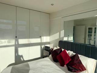 Two bed Apartment with balcony and Free Parking - 1