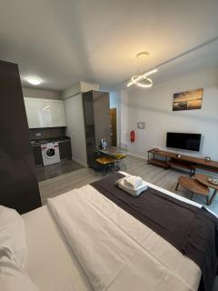 Green Hills Suites - 8