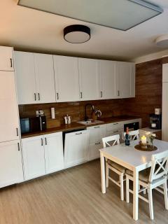 HOME Garden Apartment with Free Parking - 6