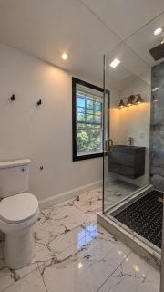 Charming Victorian Room with Luxury Bath in Norton - 8