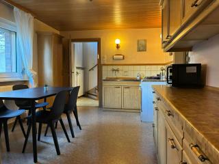 Spacious House for 6 - 4