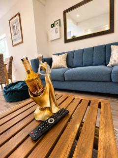 GoldenNest Spacious 3-Bedroom House with Garden, 2 Private Bathrooms, Free Wi-Fi Netflix, Gillingham,Medway,Kent - Chatham - 1