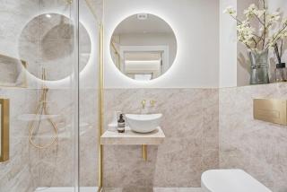 Luxury Gated 3BR Stay in Ascot - By Tempstay - 4