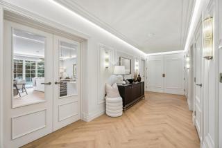 Luxury Gated 3BR Stay in Ascot - By Tempstay - 2