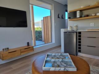 Quaint Cottage - 2