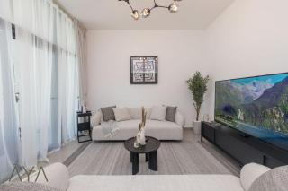 Stylish 2BR Apartment at Dubai Hills with Pool Access By ĀYA Boutique - 3