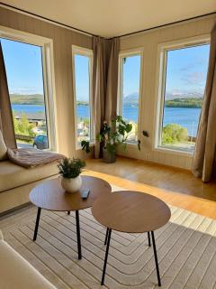 View, close to airport, central, hiking areas - 4