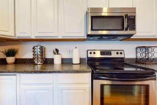 Private Home-Backyard-Parking Near Nulu Downtown - 1
