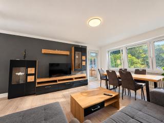 Ferienwohnung "Jumbo" in Coburg ! - 100qm im OG1 mit Privatparkplatz & Balkon - Coburg - 0