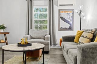 Modern Louisville Stay Free Parking Prime Location - 5