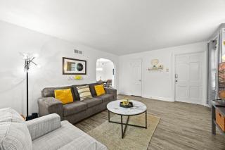Modern Louisville Stay Free Parking Prime Location - 3