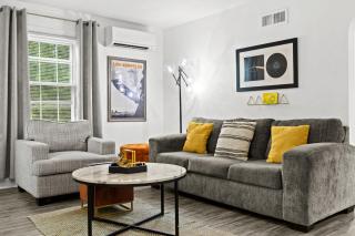 Modern Louisville Stay Free Parking Prime Location - 2