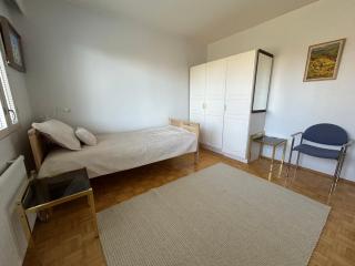 Private room in a row-house - 2