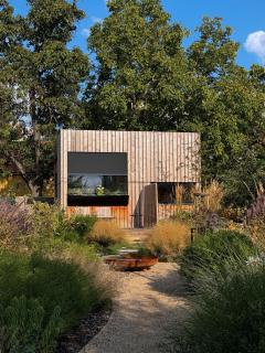 Stylish tiny house in an urban oasis - 0