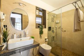 Staymaster SurfShore - Serviced 2BR Apartment with Pools & Gym in Baga - 1