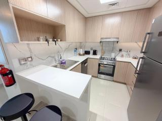 Panoramas & Sea Views from High-Floor 1BR in Bay Residences - 2