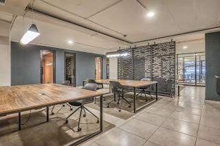 Stunning Apt near Sandton & Rosebank with Pool & Gym - 1