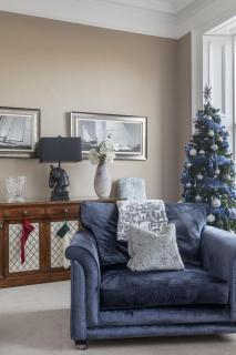 Linen House - 8