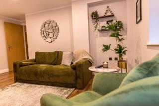 Brand New Stylish Lakeside Apartment - 2