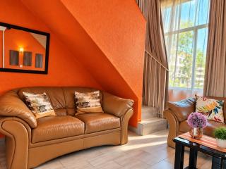 Best Location, borehole water, FREE WIFI, 5min to CBD, - 5