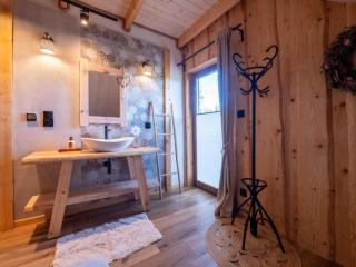 Winterchalet mit Jacuzzi & Sauna, Ihr gemütlicher Rückzugsort im Schnee - 2