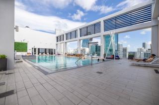 Cozy Downtown Pad- Luxe Rooftop pool gym and more - Miami - 2