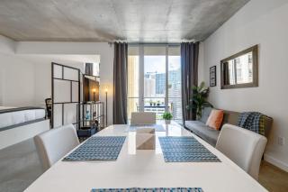 Cozy Downtown Pad- Luxe Rooftop pool gym and more - Miami - 1
