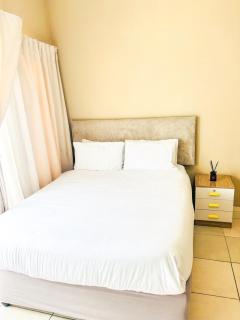 The Midrand Nest - Chic Bachelor Pad - 8