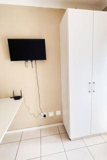 The Midrand Nest - Chic Bachelor Pad - 6