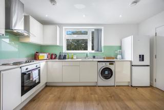 Garland Stylish Apartment 2 In Greater London - 1
