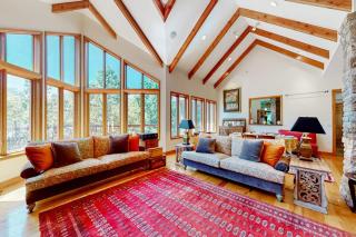 Hawk Cove Manor - 6