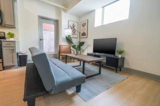 Renovated Loft w Free Parking & Near Hospitals - 4