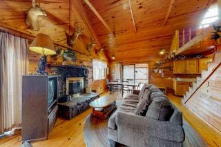 Charlie's Ol' Fishing Cabin - 4