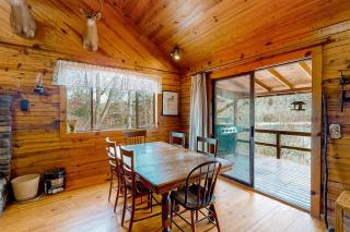 Charlie's Ol' Fishing Cabin - 3