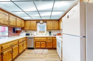 Beaver Lake Retreat - 3
