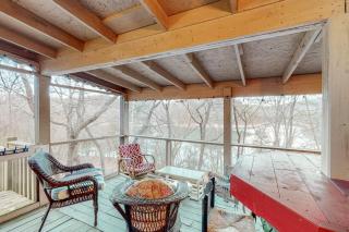 Lone Star Lake House - 7