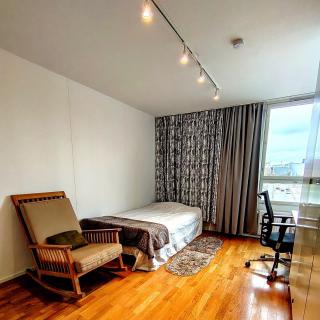 Quiet, best connections, amenities, parking - 3
